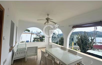 Senelik Kiralık Bodrum Türkbükü Denize 50 mt. Yakınlıkta 3+1 Üst Kat