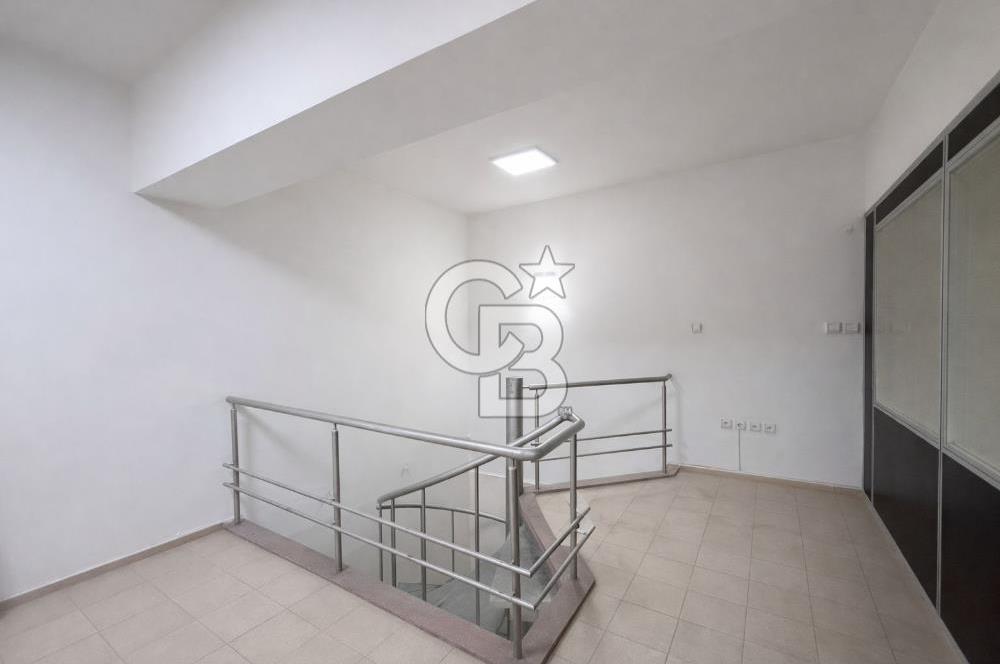  İzmir Konak Oto Plaza’da Üç Katlı Prestijli Fırsat Ticari Dükkan