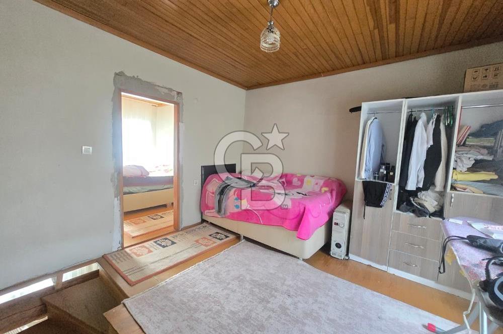 Ayvalık Merkezde Satılık Müstakil 3+1 Bahçeli Ev Sahile 300m