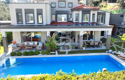 Urla Kekliktepe Arkadya Evleri'nde 5+1 Havuzlu Villa Satılık