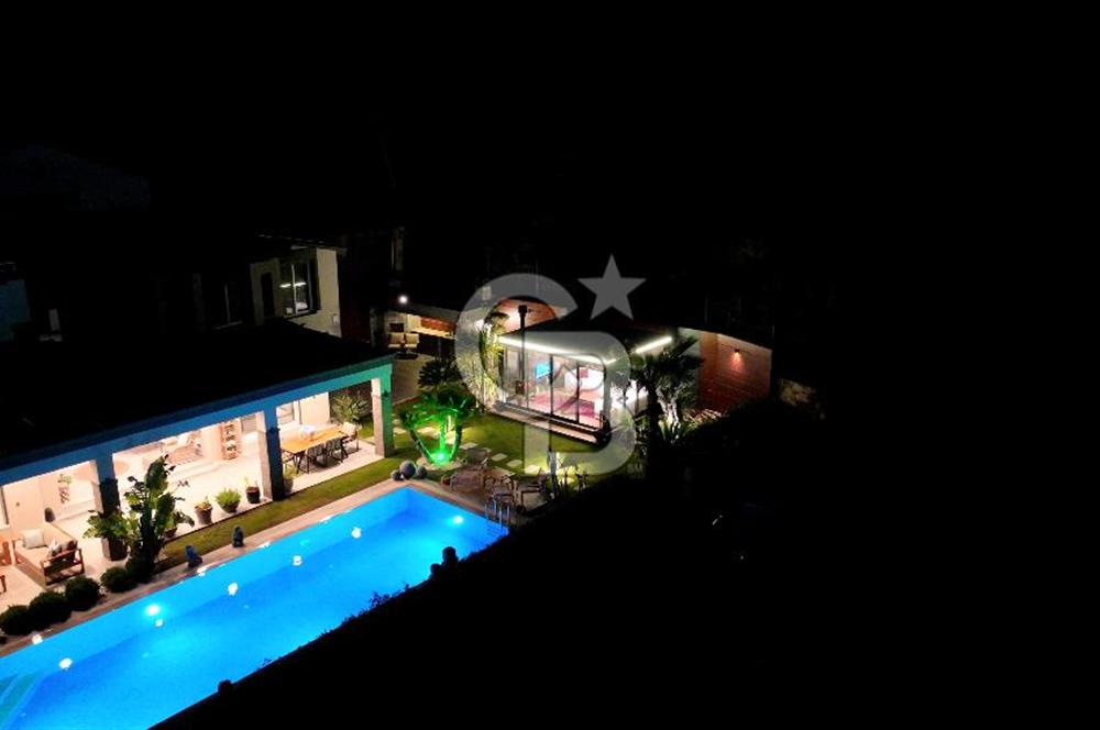 Urla Kekliktepe Arkadya Evleri'nde 5+1 Havuzlu Villa Satılık