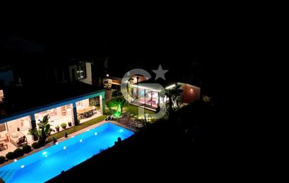 Urla Kekliktepe Arkadya Evleri'nde 5+1 Havuzlu Villa Satılık