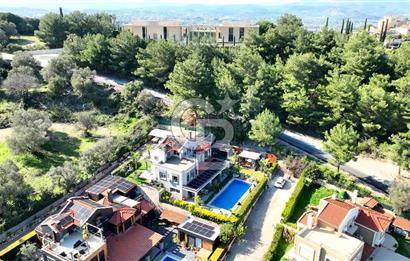 Urla Kekliktepe Arkadya Evleri'nde 5+1 Havuzlu Villa Satılık