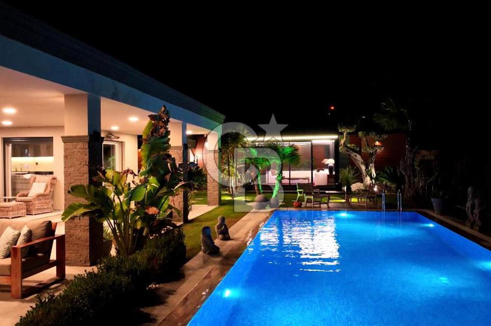 Urla Kekliktepe Arkadya Evleri'nde 5+1 Havuzlu Villa Satılık