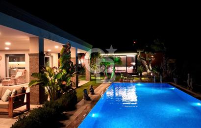 Urla Kekliktepe Arkadya Evleri'nde 5+1 Havuzlu Villa Satılık