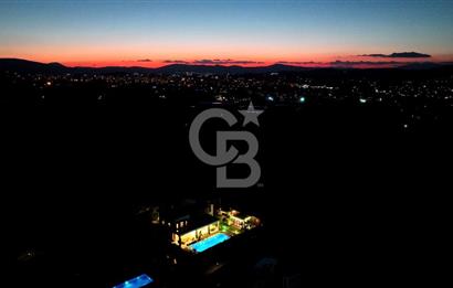 Urla Kekliktepe Arkadya Evleri'nde 5+1 Havuzlu Villa Satılık