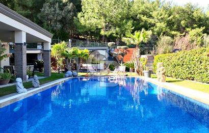 Urla Kekliktepe Arkadya Evleri'nde 5+1 Havuzlu Villa Satılık