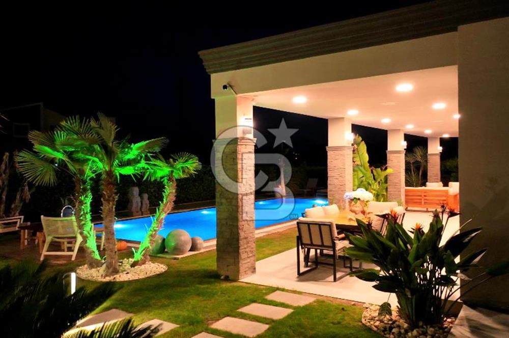 Urla Kekliktepe Arkadya Evleri'nde 5+1 Havuzlu Villa Satılık