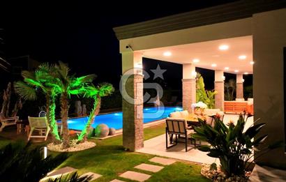 Urla Kekliktepe Arkadya Evleri'nde 5+1 Havuzlu Villa Satılık