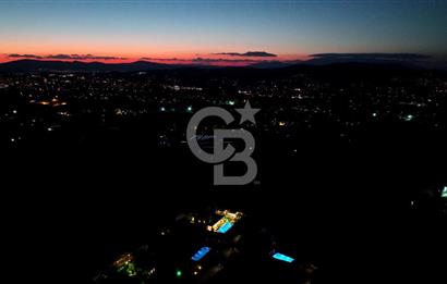 Urla Kekliktepe Arkadya Evleri'nde 5+1 Havuzlu Villa Satılık