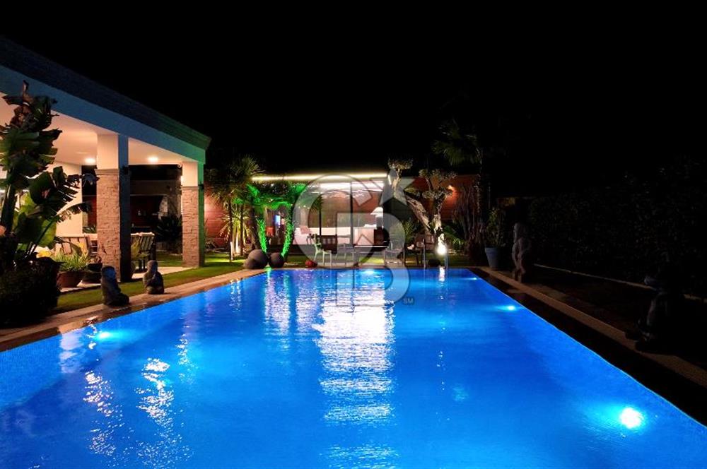 Urla Kekliktepe Arkadya Evleri'nde 5+1 Havuzlu Villa Satılık