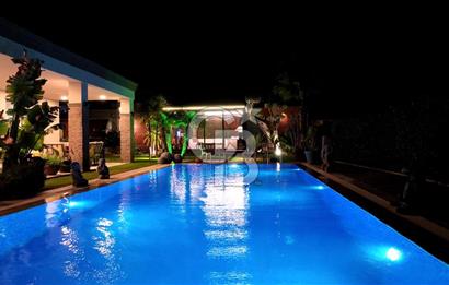 Urla Kekliktepe Arkadya Evleri'nde 5+1 Havuzlu Villa Satılık