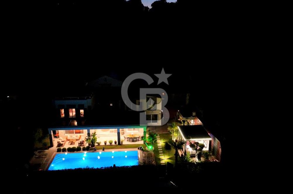 Urla Kekliktepe Arkadya Evleri'nde 5+1 Havuzlu Villa Satılık