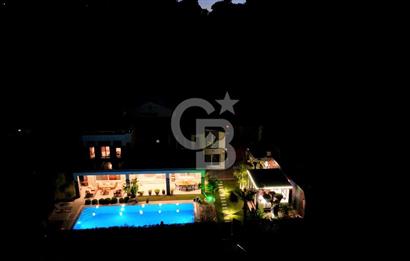 Urla Kekliktepe Arkadya Evleri'nde 5+1 Havuzlu Villa Satılık