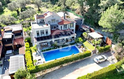 Urla Kekliktepe Arkadya Evleri'nde 5+1 Havuzlu Villa Satılık
