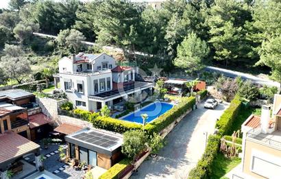 Urla Kekliktepe Arkadya Evleri'nde 5+1 Havuzlu Villa Satılık