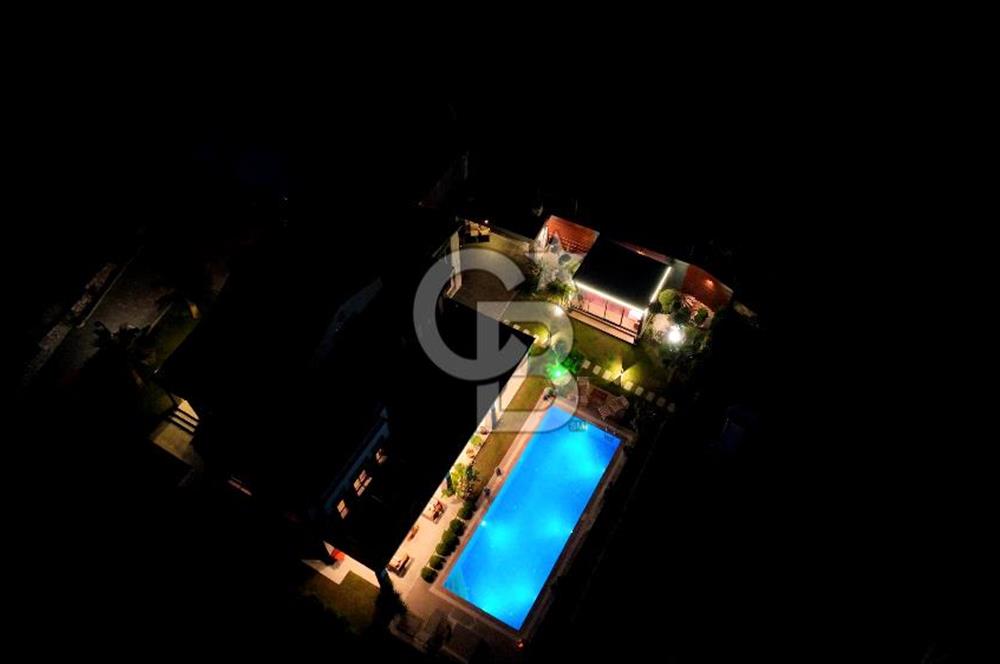 Urla Kekliktepe Arkadya Evleri'nde 5+1 Havuzlu Villa Satılık