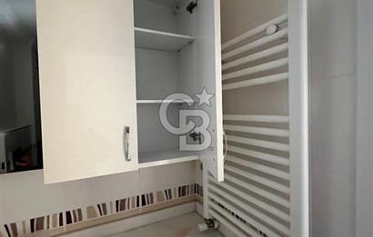 Kadıköy Kozyatağında Merkezi lokasyonda genç binada ara kat 2+1 kiralık daire 