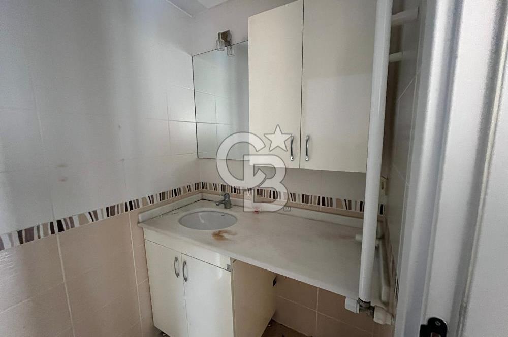 Kadıköy Kozyatağında Merkezi lokasyonda genç binada ara kat 2+1 kiralık daire 