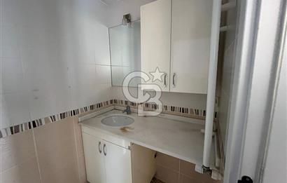 Kadıköy Kozyatağında Merkezi lokasyonda genç binada ara kat 2+1 kiralık daire 