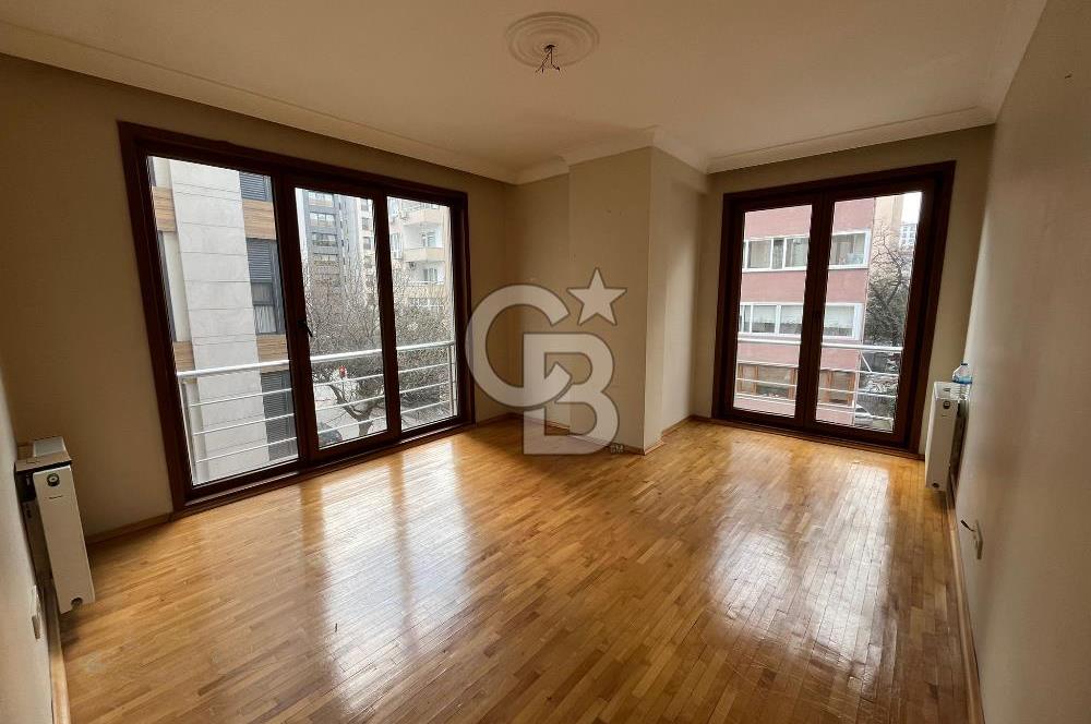 Kadıköy Kozyatağında Merkezi lokasyonda genç binada ara kat 2+1 kiralık daire 