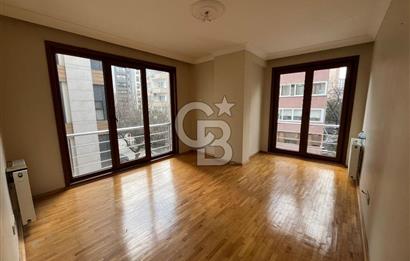 Kadıköy Kozyatağında Merkezi lokasyonda genç binada ara kat 2+1 kiralık daire 