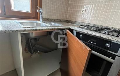 Kadıköy Kozyatağında Merkezi lokasyonda genç binada ara kat 2+1 kiralık daire 
