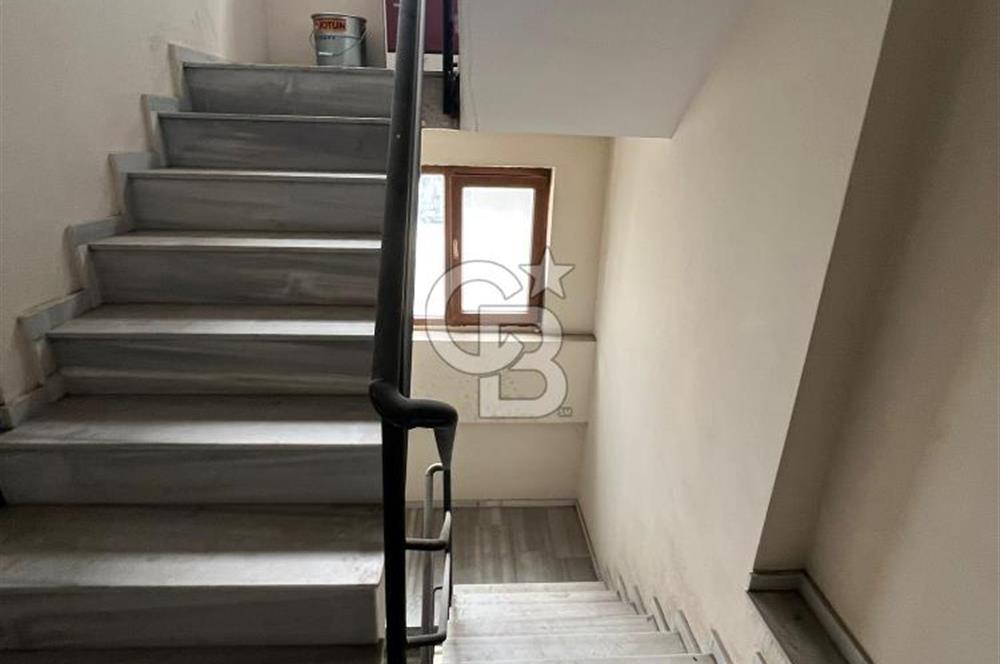 Kadıköy Kozyatağında Merkezi lokasyonda genç binada ara kat 2+1 kiralık daire 