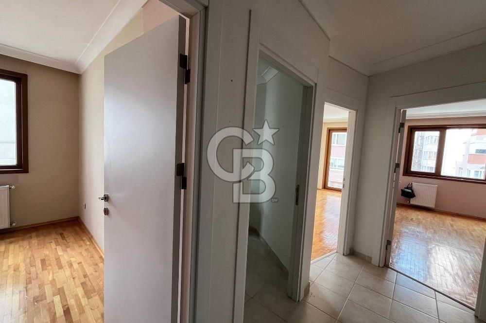 Kadıköy Kozyatağında Merkezi lokasyonda genç binada ara kat 2+1 kiralık daire 