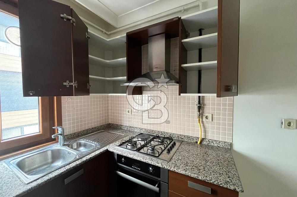 Kadıköy Kozyatağında Merkezi lokasyonda genç binada ara kat 2+1 kiralık daire 