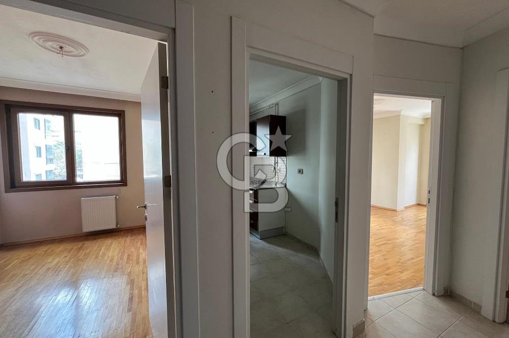 Kadıköy Kozyatağında Merkezi lokasyonda genç binada ara kat 2+1 kiralık daire 