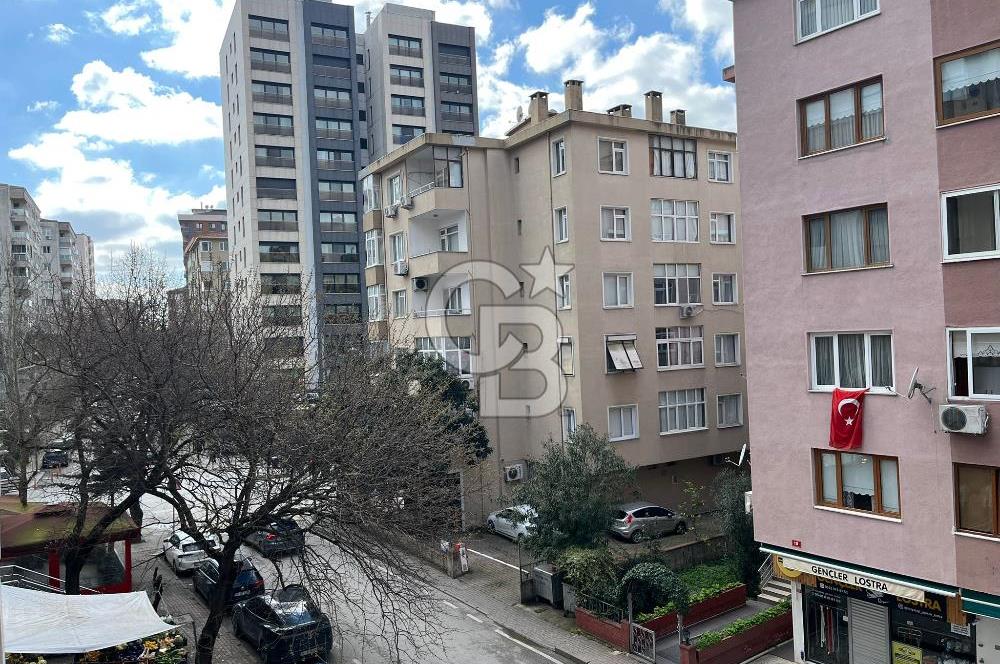 Kadıköy Kozyatağında Merkezi lokasyonda genç binada ara kat 2+1 kiralık daire 