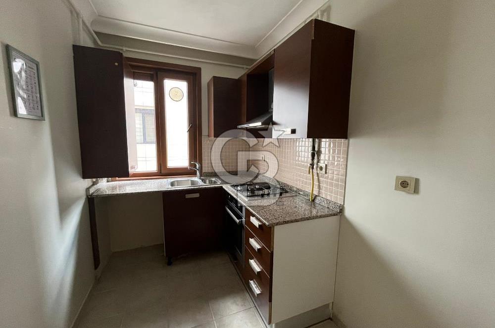 Kadıköy Kozyatağında Merkezi lokasyonda genç binada ara kat 2+1 kiralık daire 