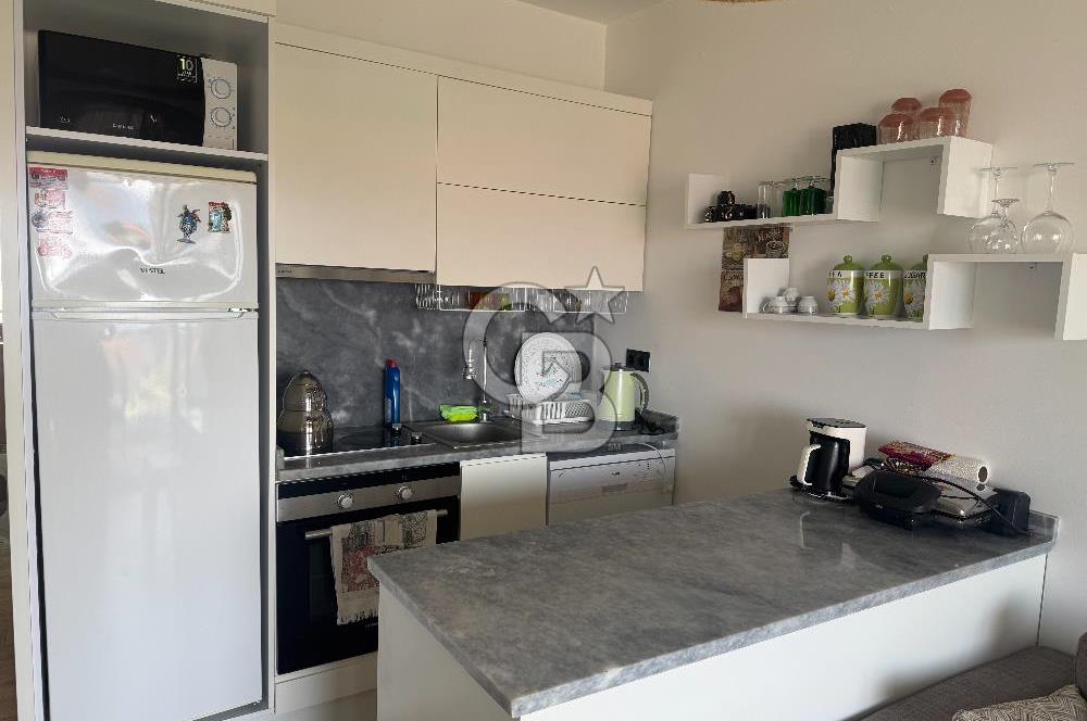 Çeşme Ayasaranda Deniz Manzaralı Havuzlu Sitede Satılık Rezidans