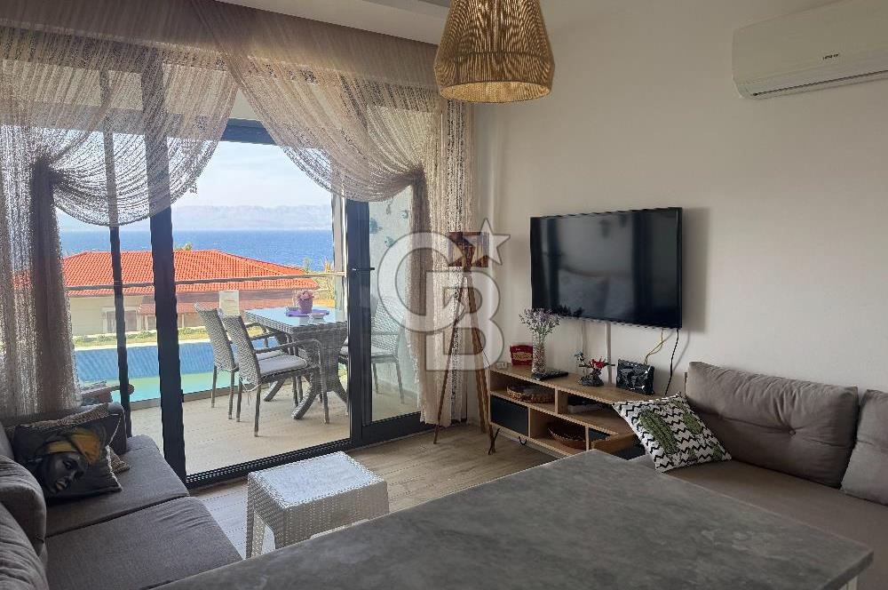 Çeşme Ayasaranda Deniz Manzaralı Havuzlu Sitede Satılık Rezidans