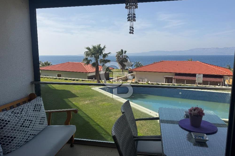Çeşme Ayasaranda Deniz Manzaralı Havuzlu Sitede Satılık Rezidans