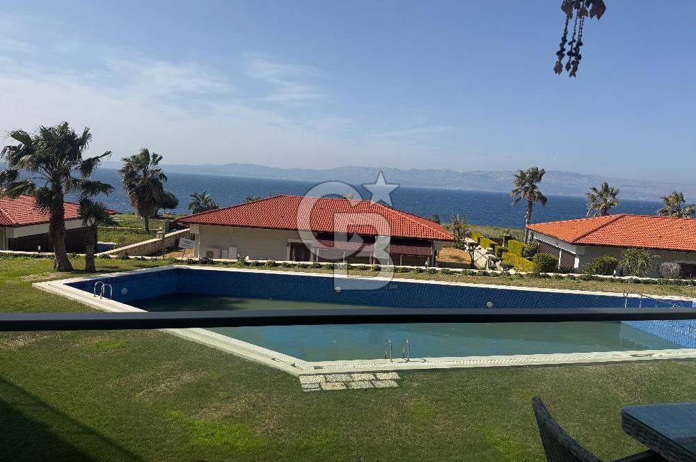 Çeşme Ayasaranda Deniz Manzaralı Havuzlu Sitede Satılık Rezidans