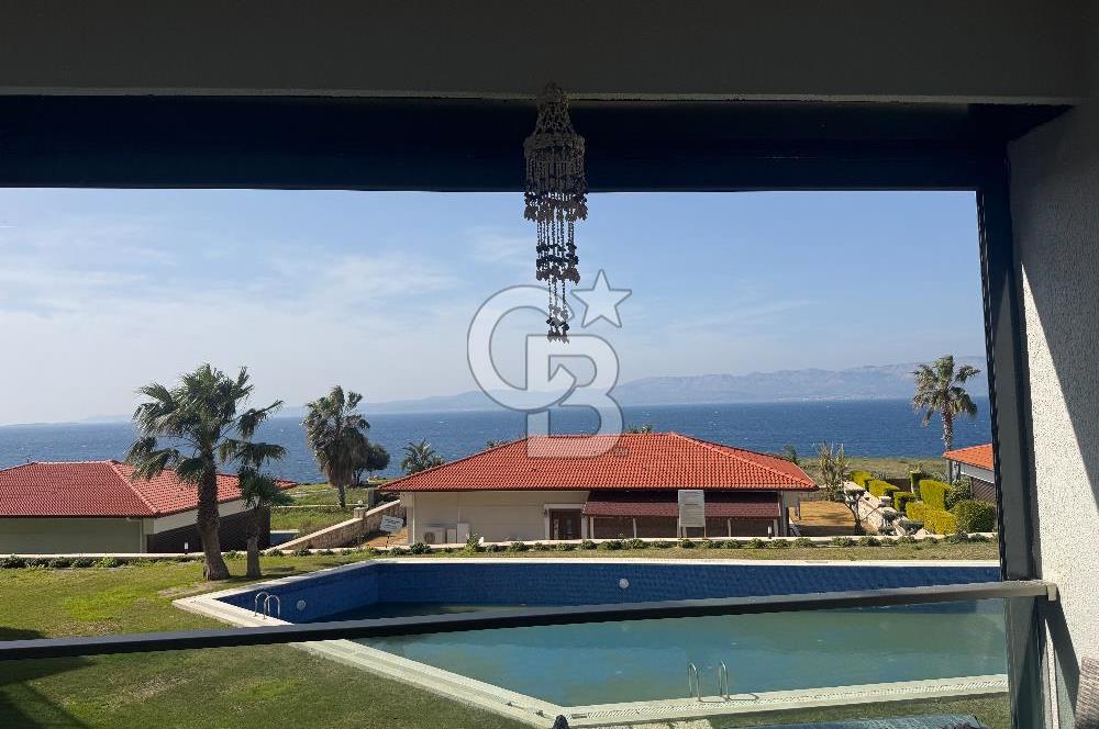 Çeşme Ayasaranda Deniz Manzaralı Havuzlu Sitede Satılık Rezidans