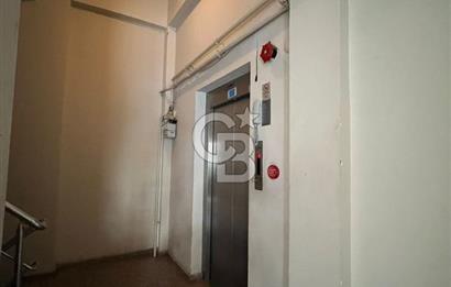 Kadıköy Kozyatağında Merkezi lokasyonda genç binada ara kat 2+1 kiralık daire 