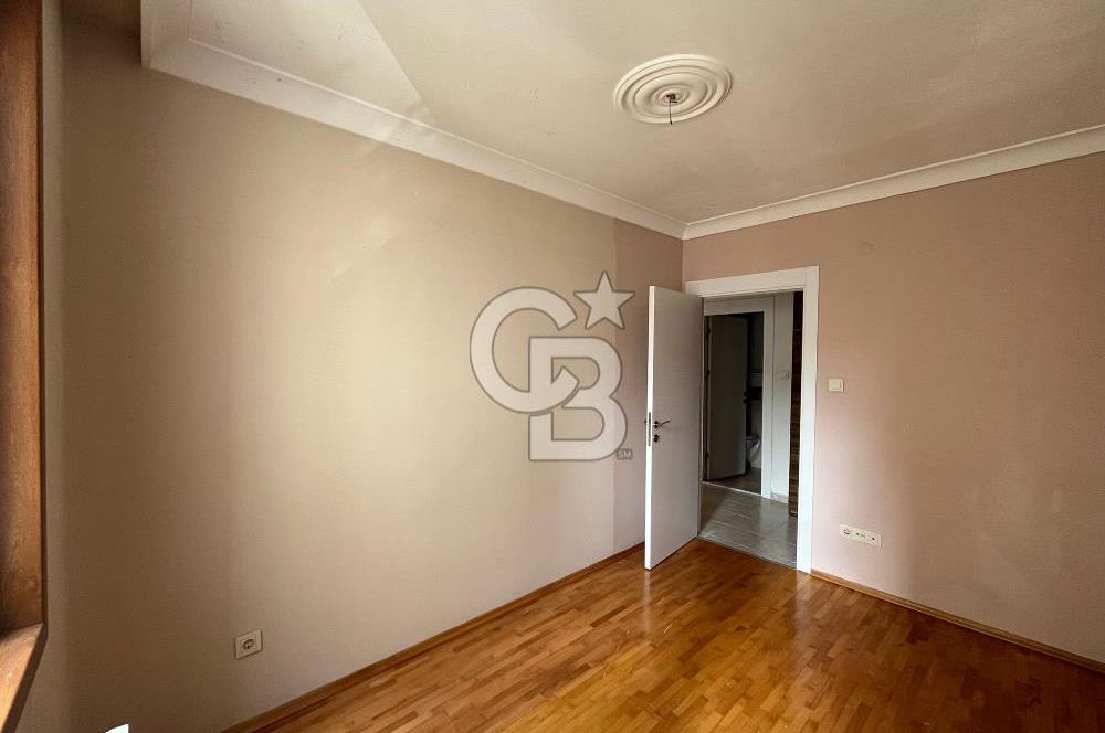 Kadıköy Kozyatağında Merkezi lokasyonda genç binada ara kat 2+1 kiralık daire 