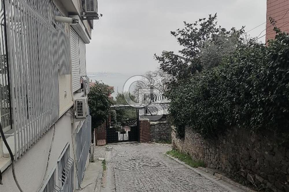 Beyoğlu Gümüşsuyunda Satılık 2+1 Çatı Katı Daire