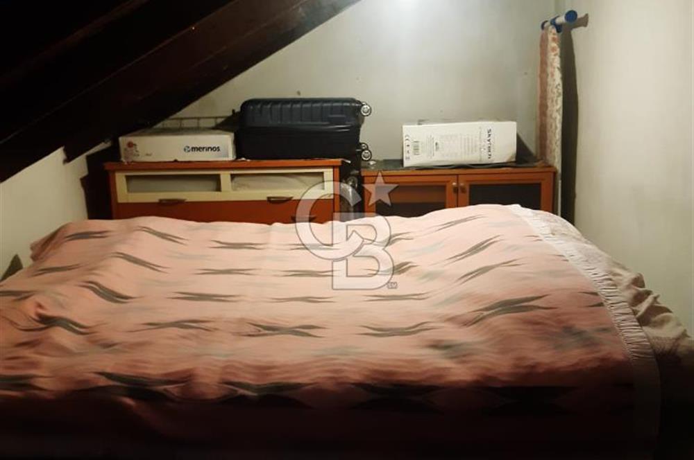 Beyoğlu Gümüşsuyunda Satılık 2+1 Çatı Katı Daire