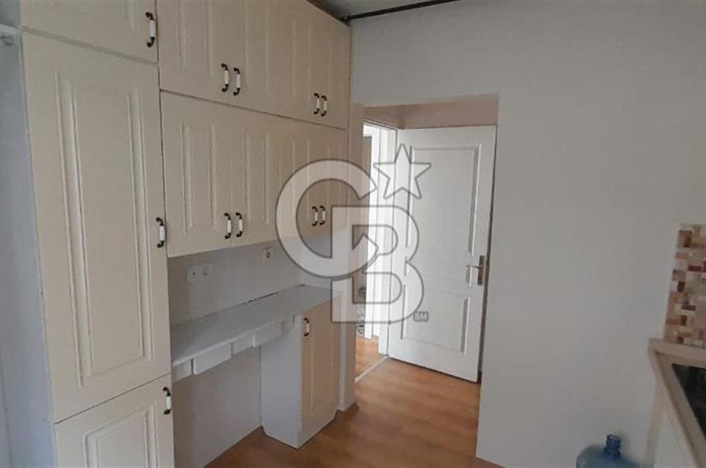 KARŞIYAKA'nın EN HAREKETLİ BÖLGESİNDE BULUNAN DAİREMİZ 3+1 OLUP 2.KATTADIR