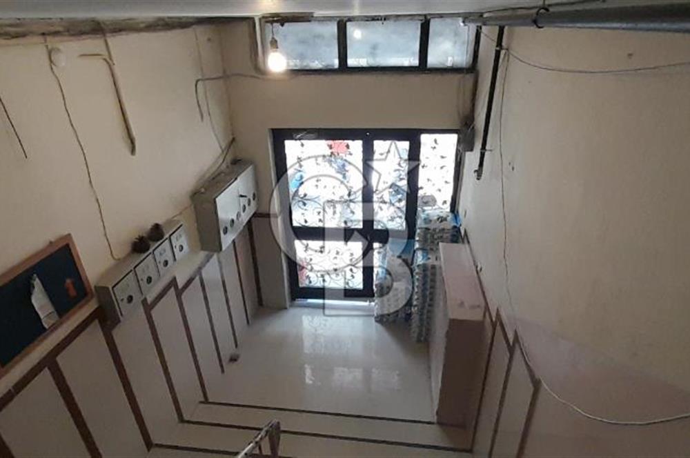 KARŞIYAKA'nın EN HAREKETLİ BÖLGESİNDE BULUNAN DAİREMİZ 3+1 OLUP 2.KATTADIR