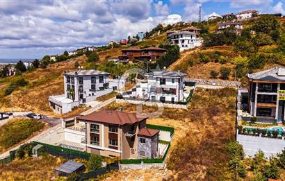 Şile Çavuş'ta Müstakil Havuzlu Tripleks Villa 9+1