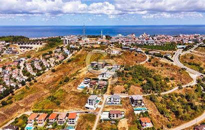 Şile Çavuş'ta Müstakil Havuzlu Tripleks Villa 9+1