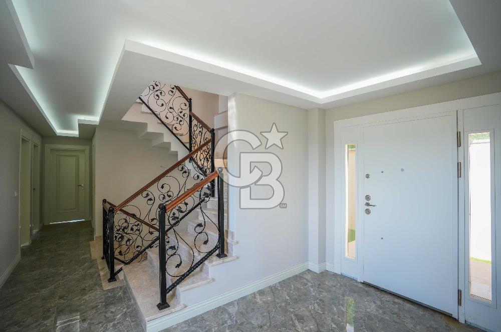 Şile Çavuş'ta Müstakil Havuzlu Tripleks Villa 9+1