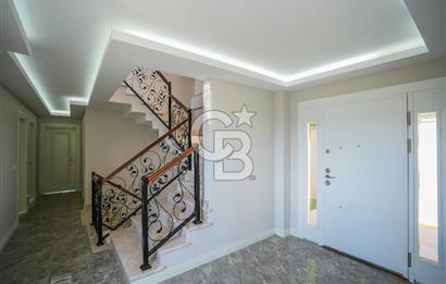 Şile Çavuş'ta Müstakil Havuzlu Tripleks Villa 9+1