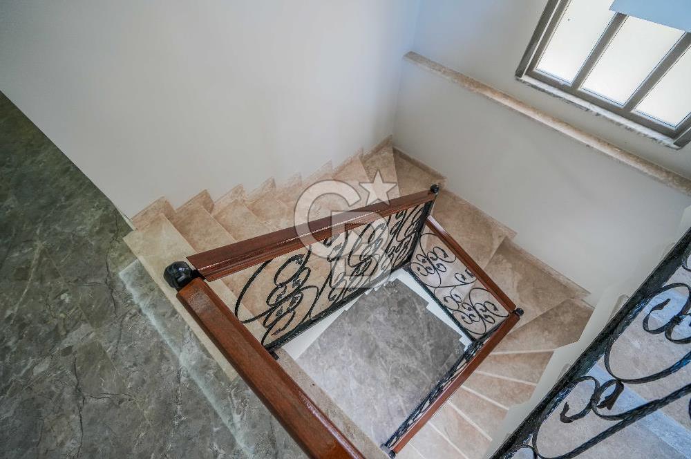 Şile Çavuş'ta Müstakil Havuzlu Tripleks Villa 9+1