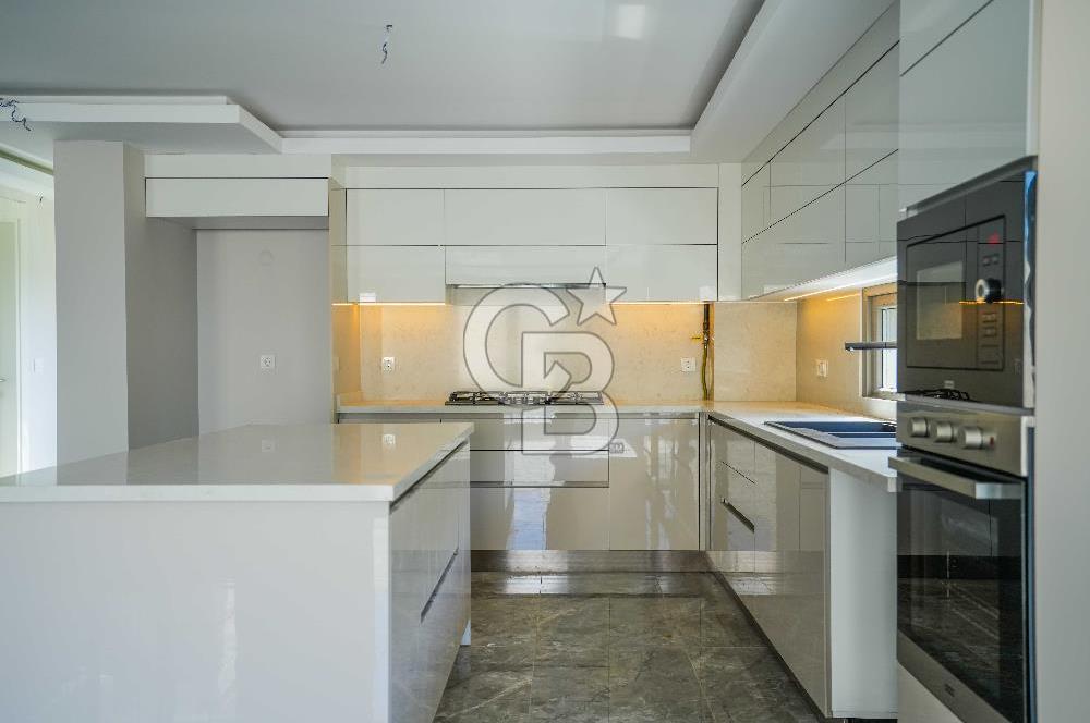 Şile Çavuş'ta Müstakil Havuzlu Tripleks Villa 9+1